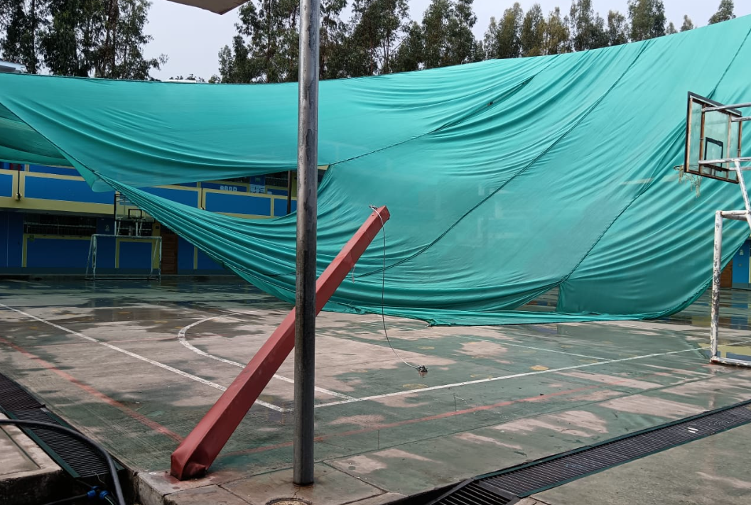 COLAPSA ESTRUCTURA DE TECHO EN COLEGIO DE TALAVERA: ESTUDIANTES SE SALVAN DE MILAGRO